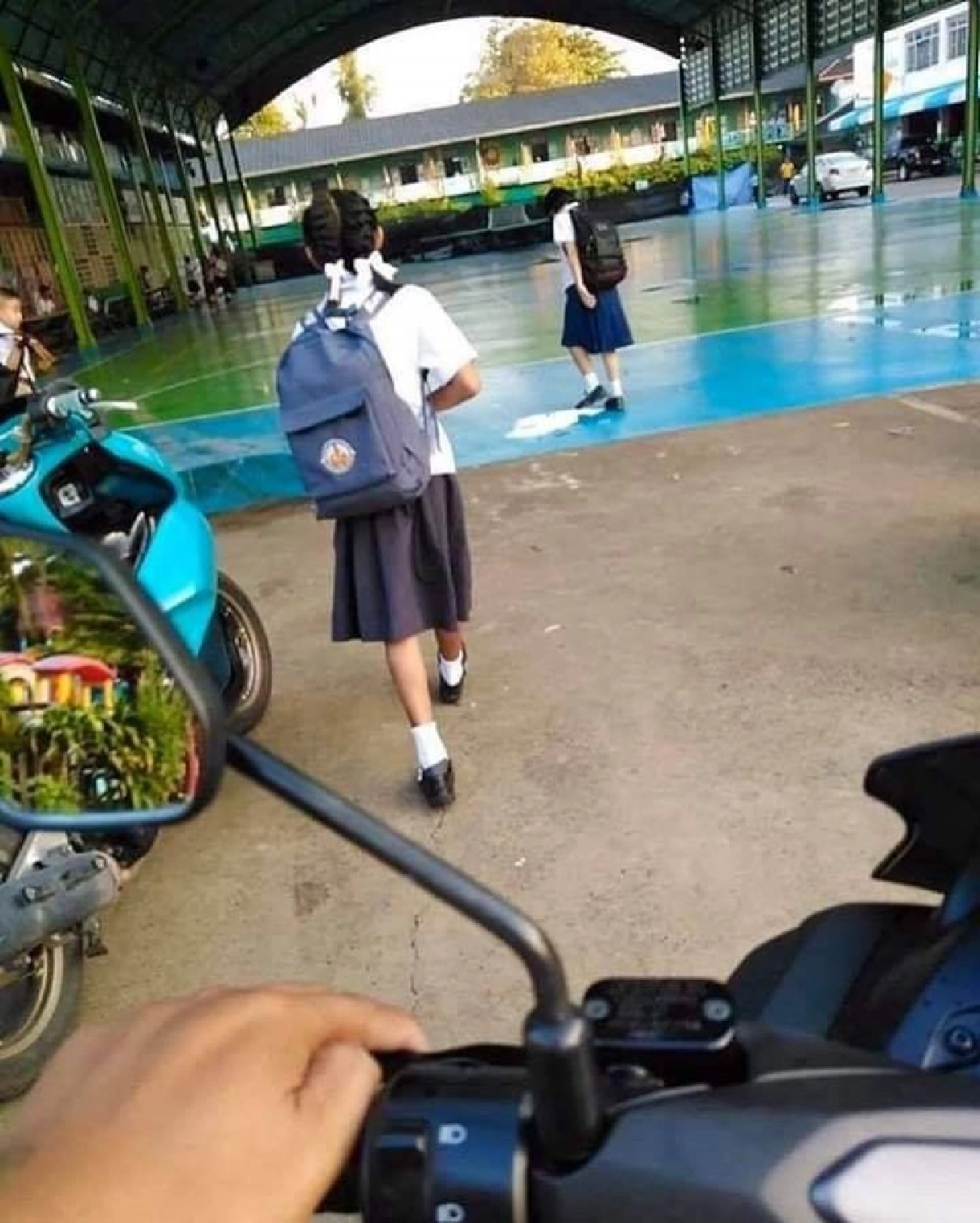 วิน จยย.ไม่คิดค่าโดยสาร นร.หญิง หลังรู้ที่บ้านยากจน