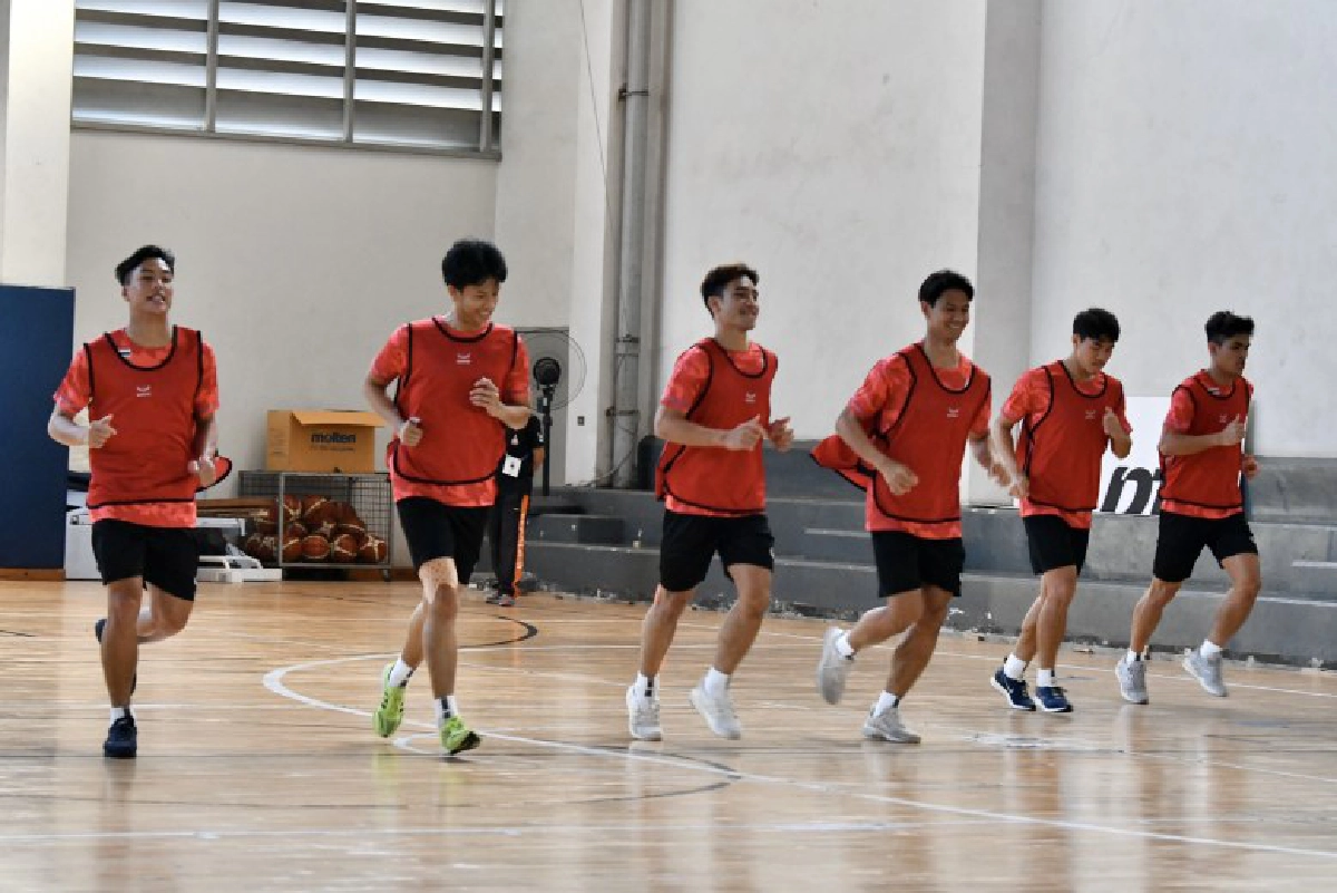 ช้างศึก ผจญหญ้าเทียม 