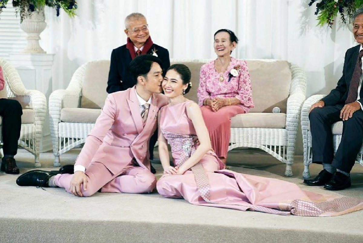 เม้าท์นอกจอ 
