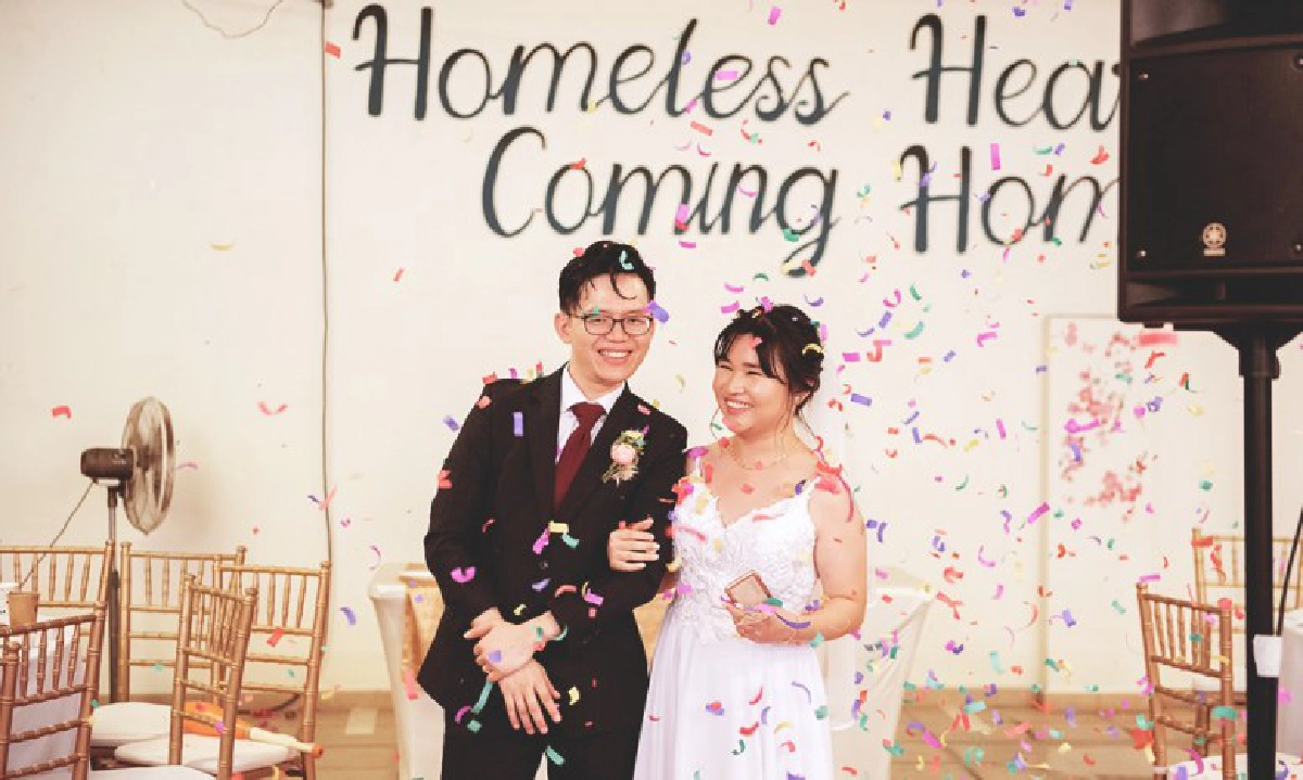  คู่รักสิงคโปร์เชิญคนไร้บ้านร่วมงานวิวาห์ 