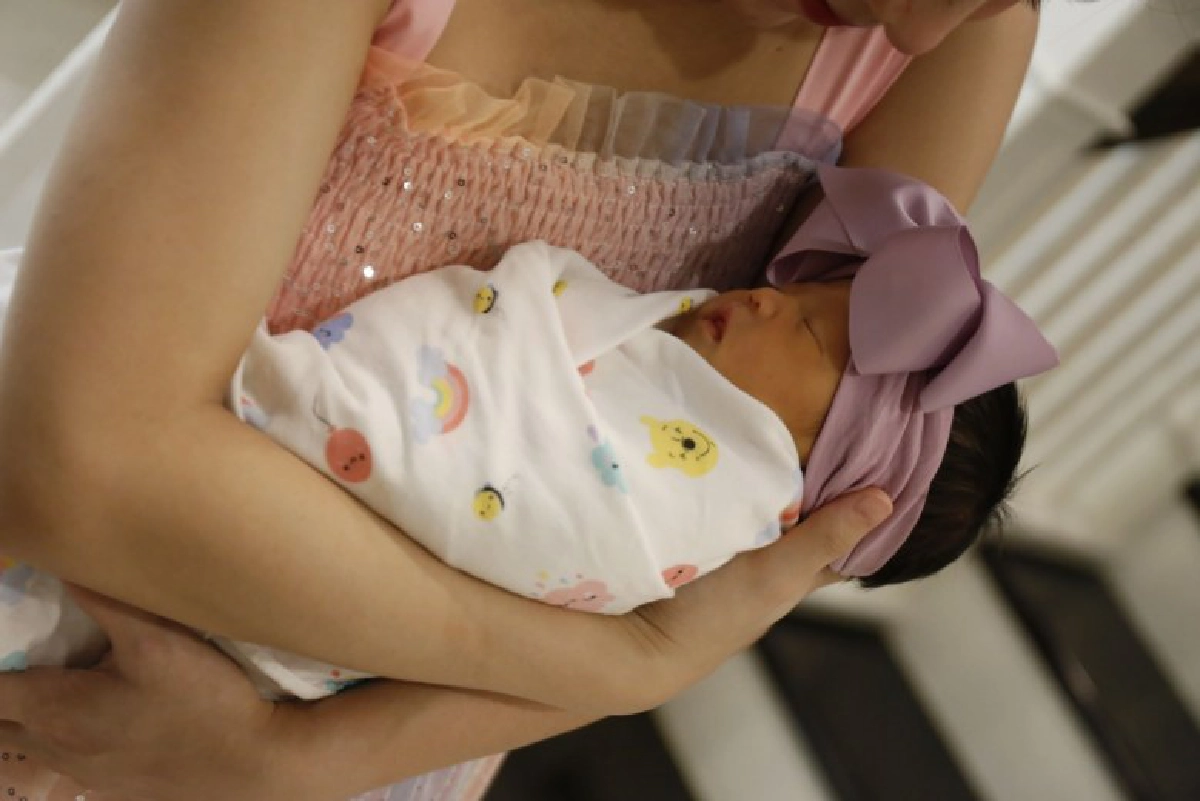 'ฟลุค-เปิ้ล' น้ำตารื้น วินาทีได้ยินเสียง ลูกสาว 'น้องจูนี่'