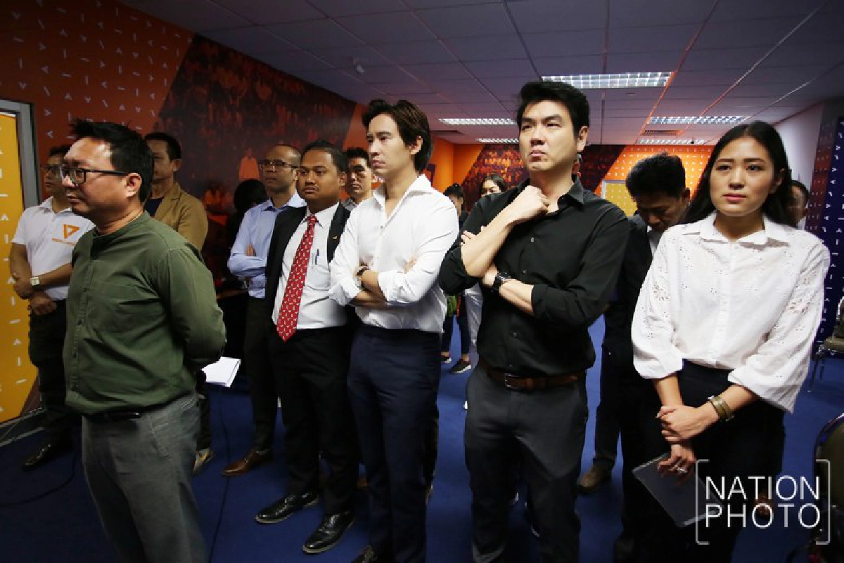 ธนาธร แจงยิบปิดคดีถือหุ้นวี-ลัค ลุ้นศาลรธน.ชี้ขาด 20 พ.ย.นี้