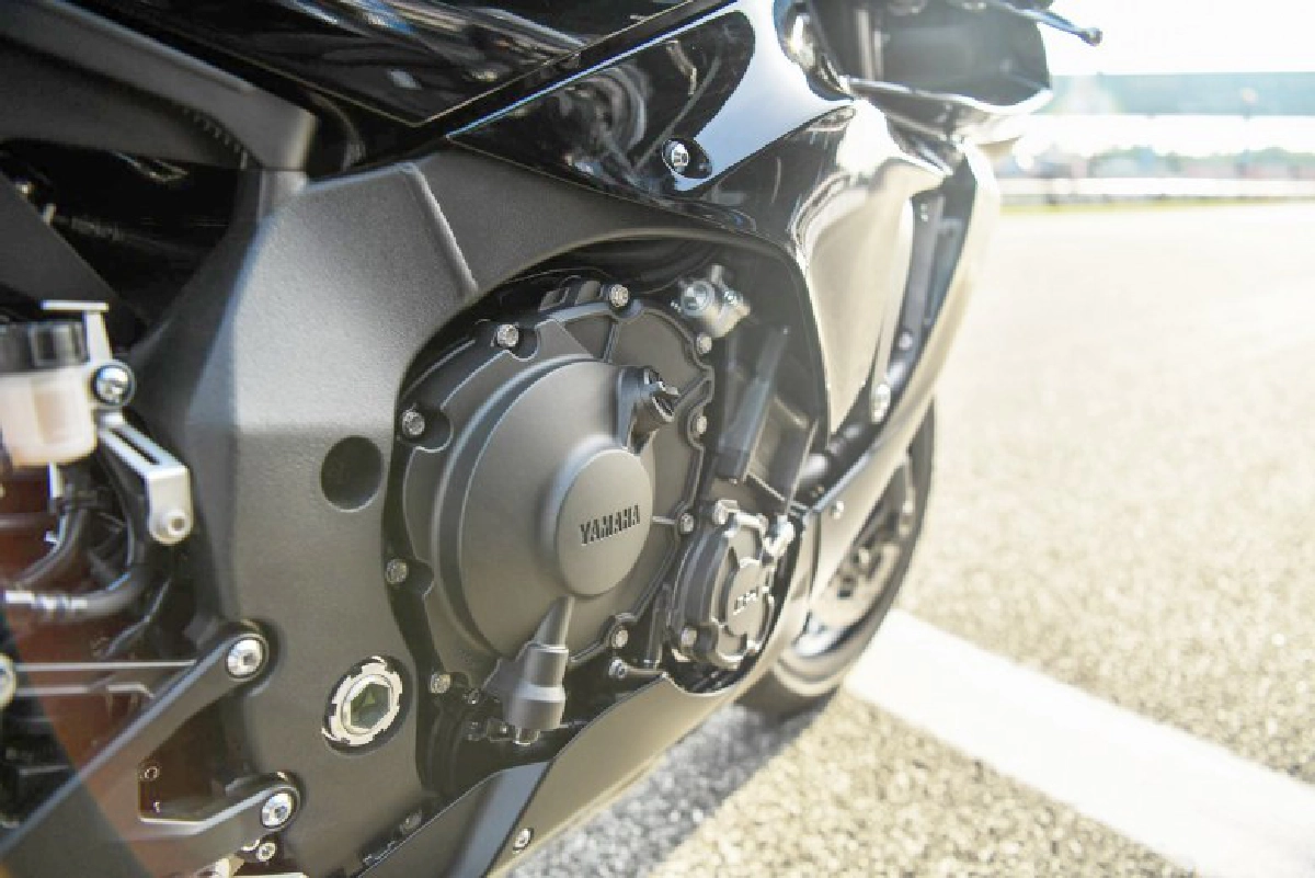 ยามาฮ่า อาร์ 1 ร้อนแรงบนแทรคสนามช้างฯ