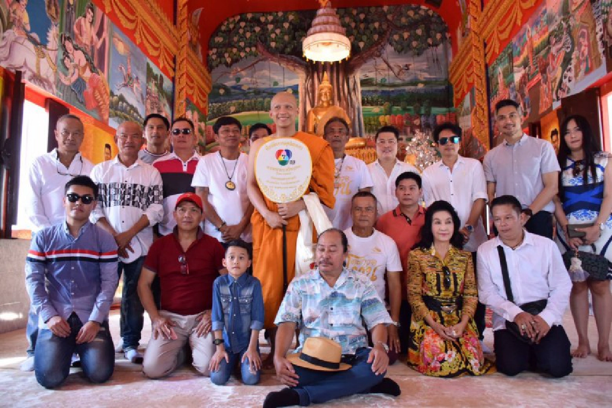  เพื่อนนักแสดง-แฟนคลับร่วมงานบวช 'โหน' คับคั่ง