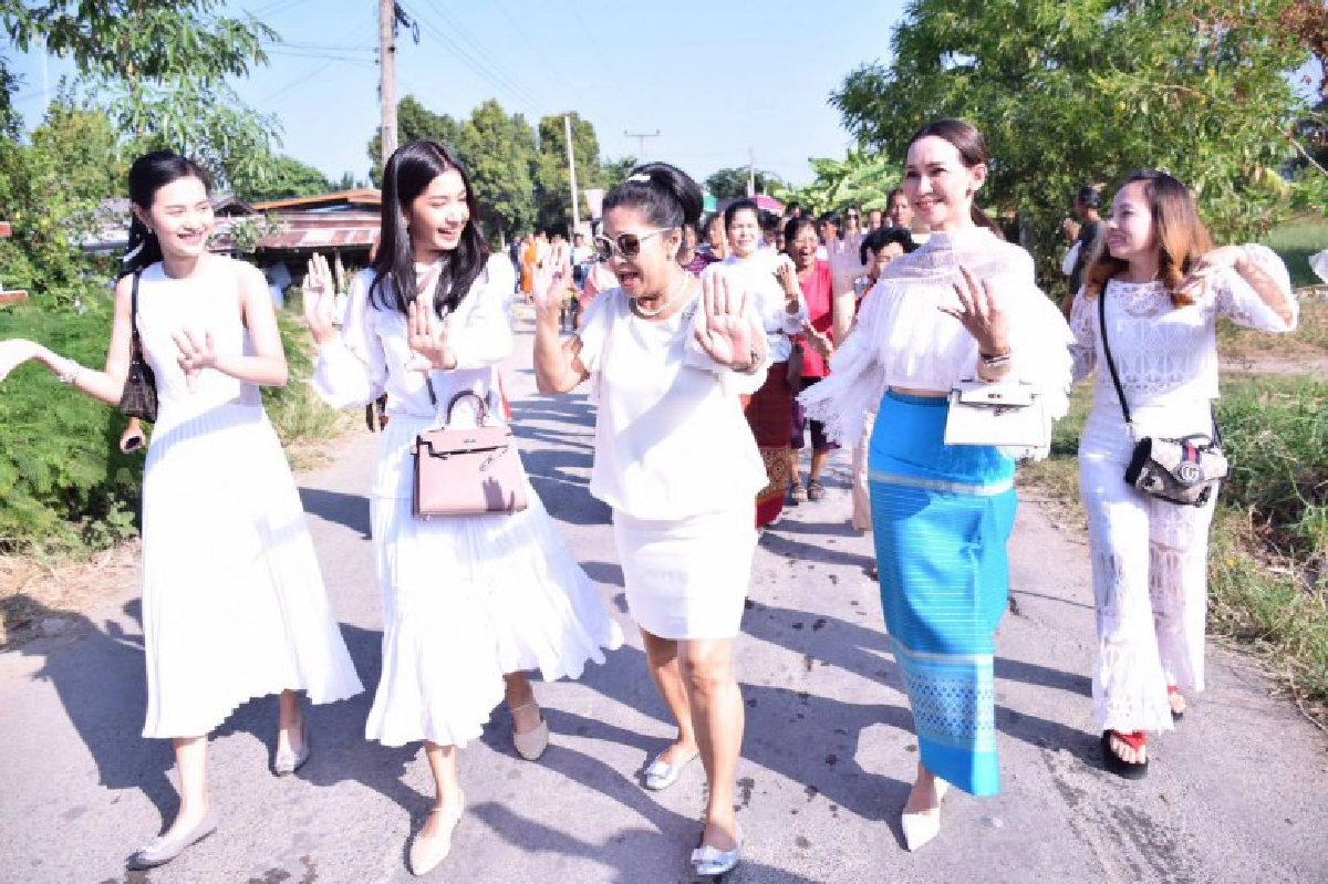  เพื่อนนักแสดง-แฟนคลับร่วมงานบวช 'โหน' คับคั่ง