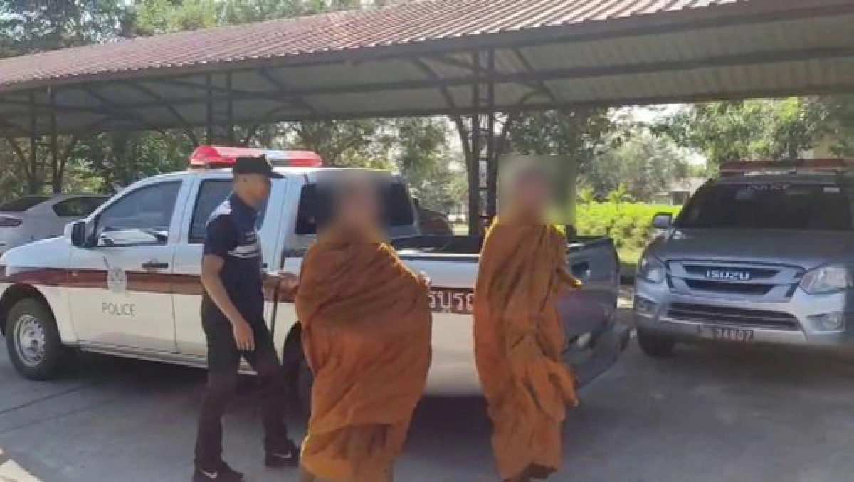 รวบพระต่างด้าว หลังชาวบ้านพบทำตัวแปลกๆ บิณฑบาตรทั้งวัน