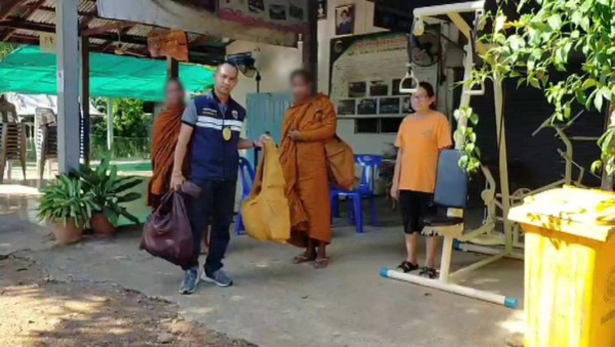 รวบพระต่างด้าว หลังชาวบ้านพบทำตัวแปลกๆ บิณฑบาตรทั้งวัน