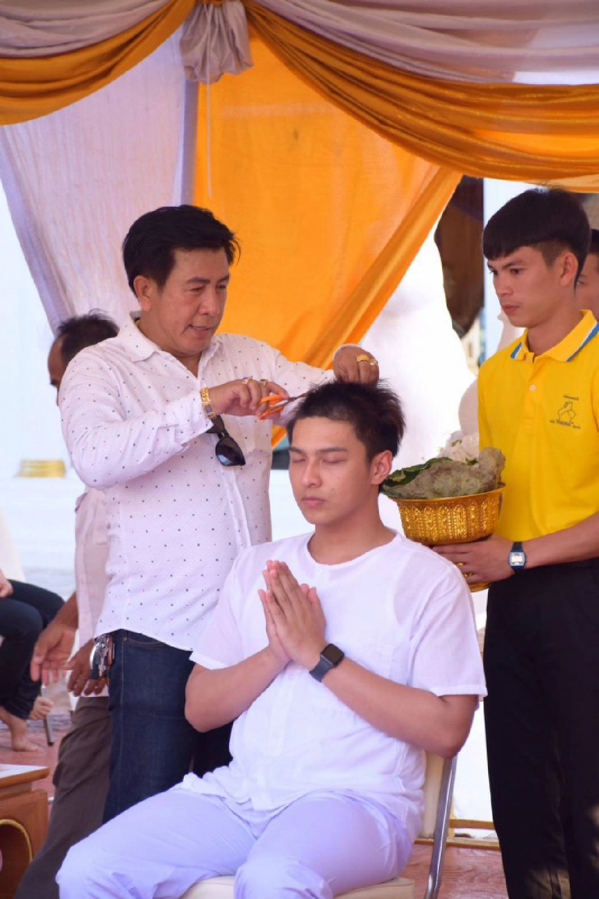  เพื่อนนักแสดง-แฟนคลับร่วมงานบวช 'โหน' คับคั่ง