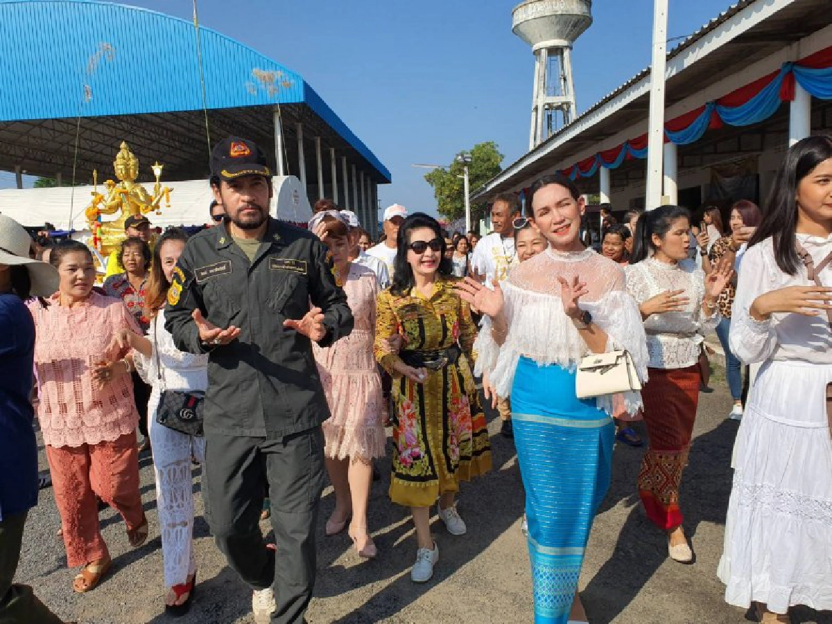  เพื่อนนักแสดง-แฟนคลับร่วมงานบวช 'โหน' คับคั่ง