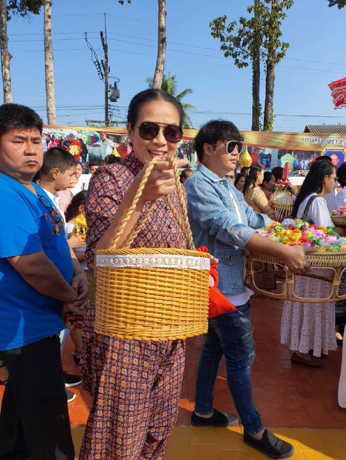  เพื่อนนักแสดง-แฟนคลับร่วมงานบวช 'โหน' คับคั่ง