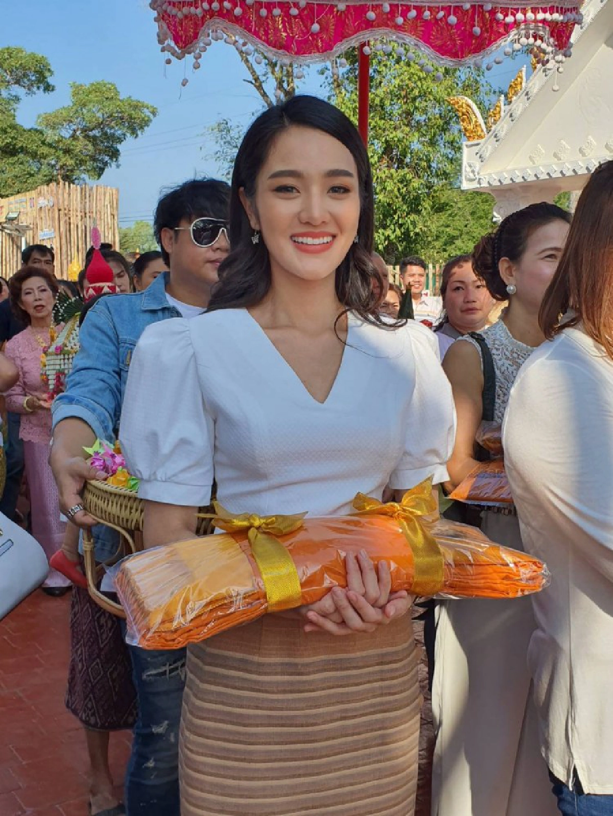  เพื่อนนักแสดง-แฟนคลับร่วมงานบวช 'โหน' คับคั่ง