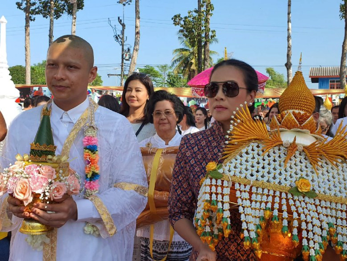  เพื่อนนักแสดง-แฟนคลับร่วมงานบวช 'โหน' คับคั่ง