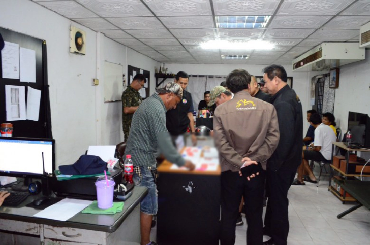 บุกรวบเจ๊หมี พบของกลาง-เงินสดเพียบ