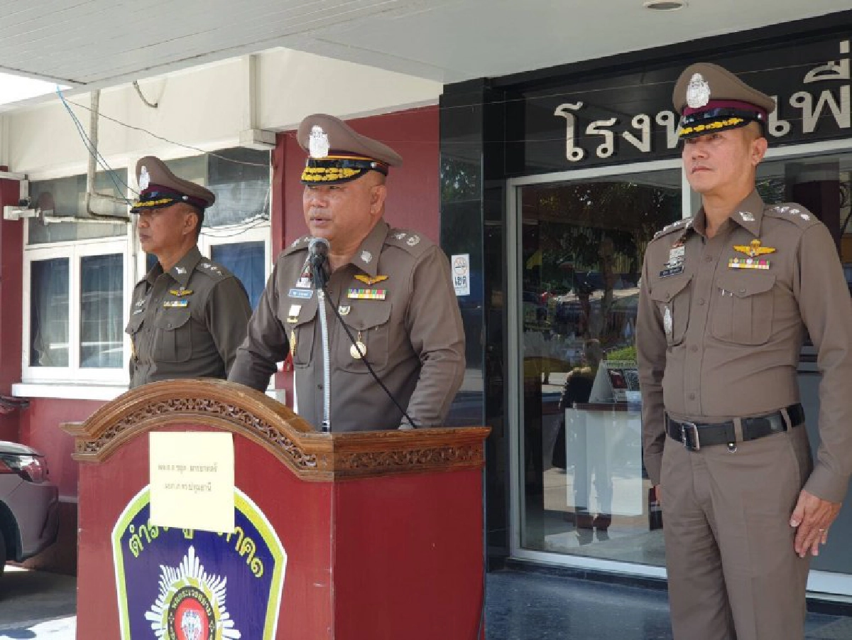 ผู้การฯปทุมเยี่ยมโรงพักขันน็อตดูแลประชาชน 
