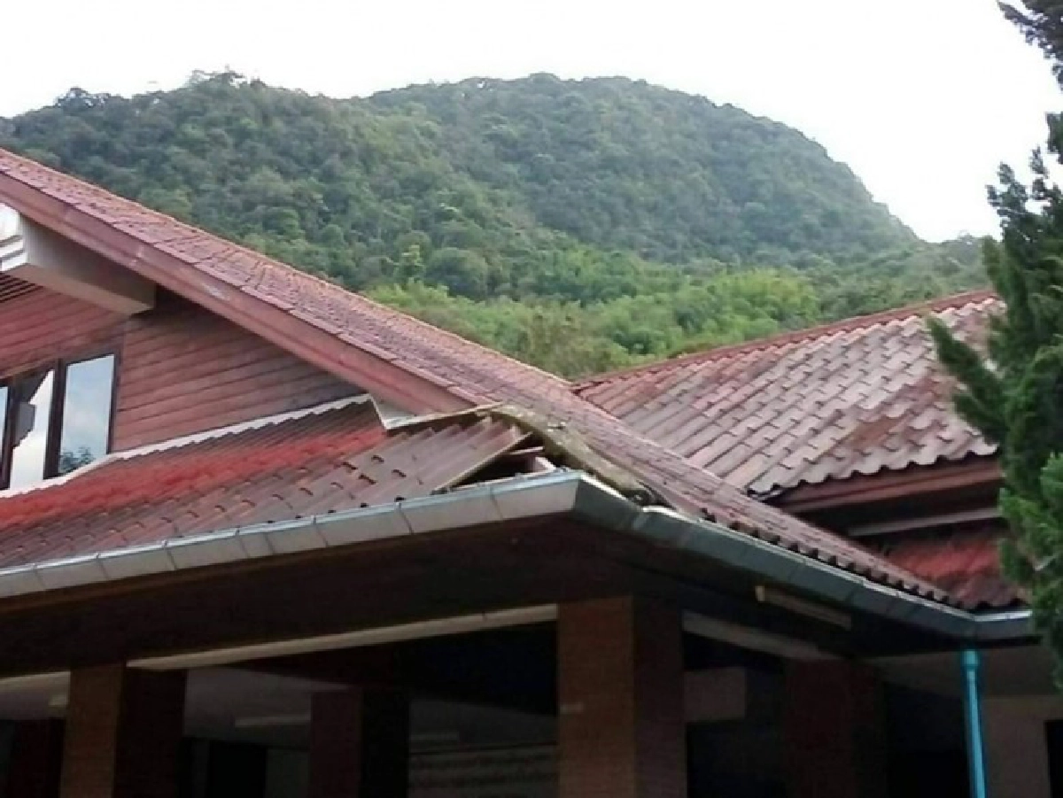 อาคารโรงเรียนตชด.ร้อยปีพังเสียหาย