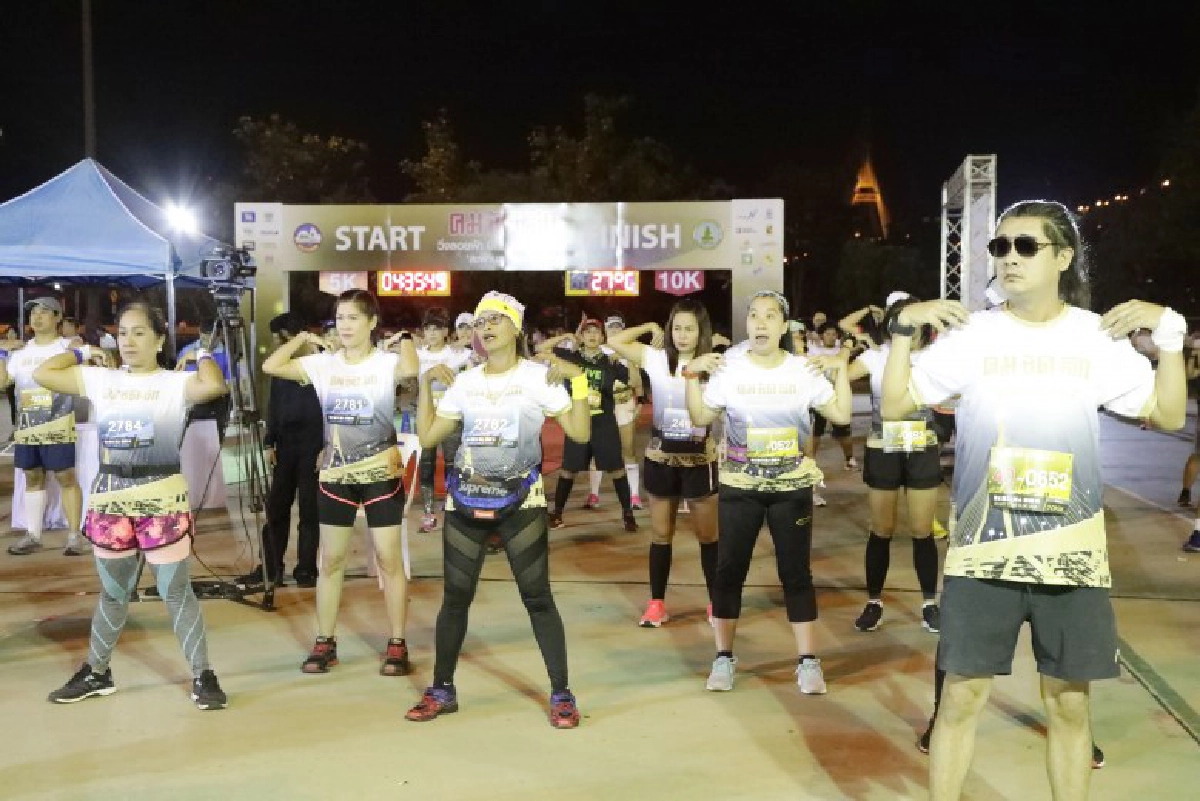 นักวิ่งกว่า 2,000 แห่ร่วมงาน 'คมชัดลึกวิ่งลอยฟ้ามินิมาราธอน'