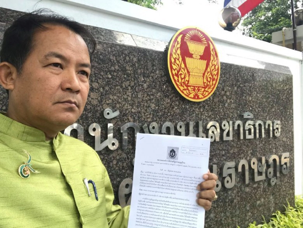 พี่ศรี จี้เอาผิด ธนาธร-อนค.ขีดเขียนประตูรัฐสภา