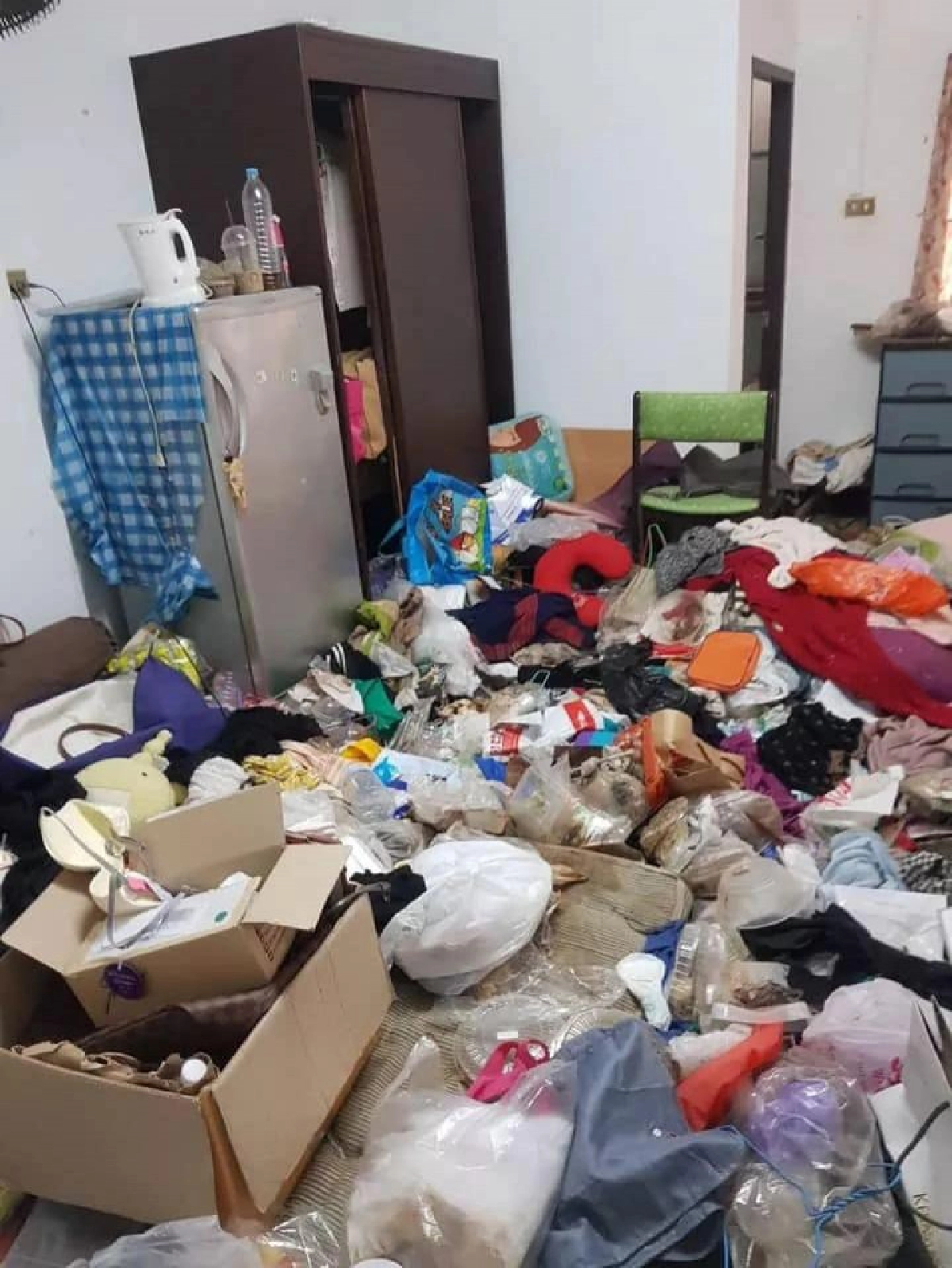 เจ้าของห้องสุดช็อค สาวสาธารณสุขทิ้งขยะโสโครกเกลื่อนห้อง