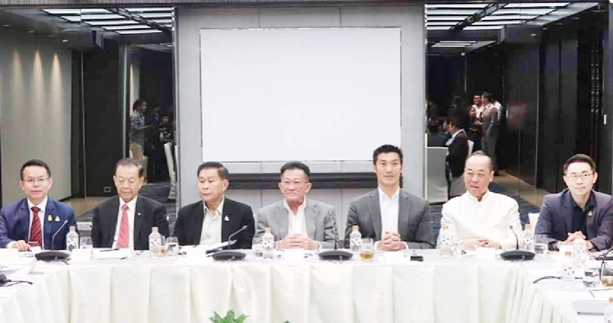 7 แกนนำฝ่ายค้านนัดถกปมซักฟอก แก้รัฐธรรมนูญ