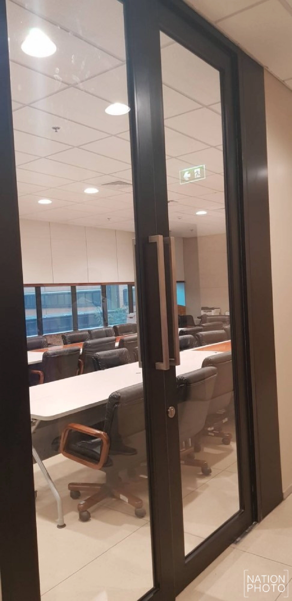 สภาลอกสติ๊กเกอร์อนาคตใหม่ ออกหน้าห้องรับรองแล้ว