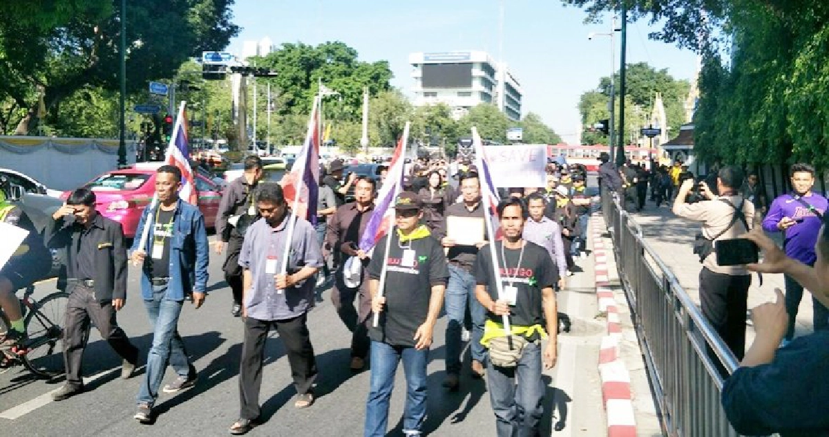 ม็อบเกษตรกรชุดดำ ลุกฮือไล่มนัญญาพ้นรมช.