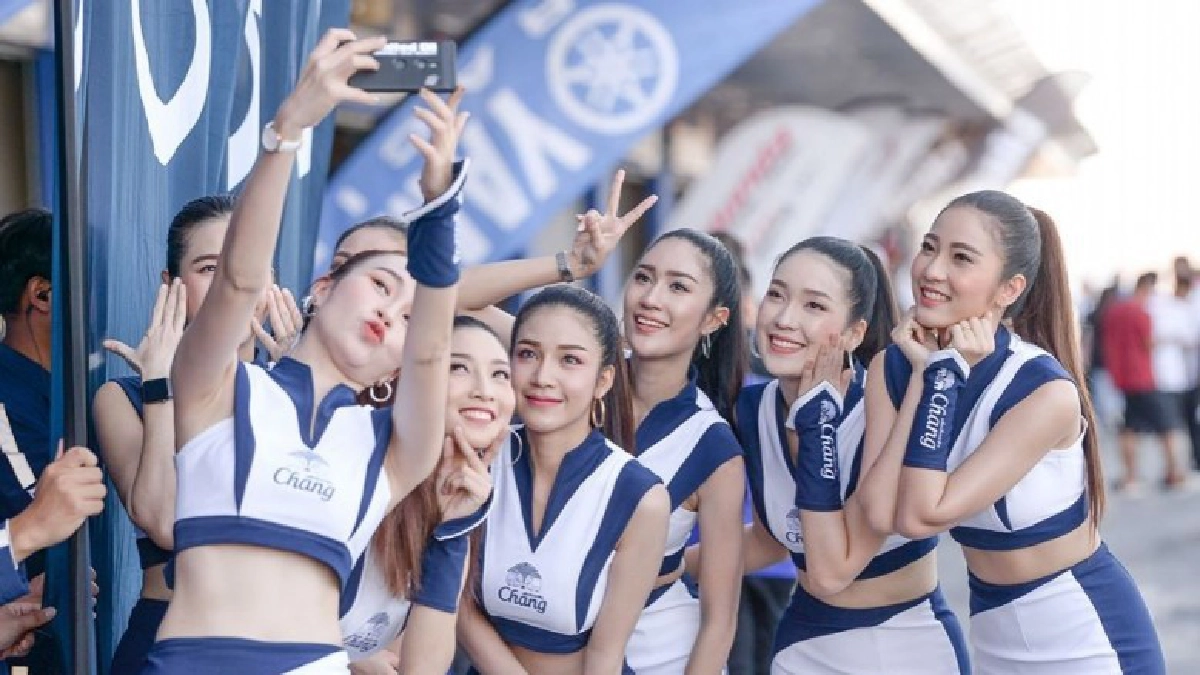 เปิดภาพชุด 'แพ็ดด็อคเกิร์ล' ศึกเอเชีย โร้ด เรซซิ่ง