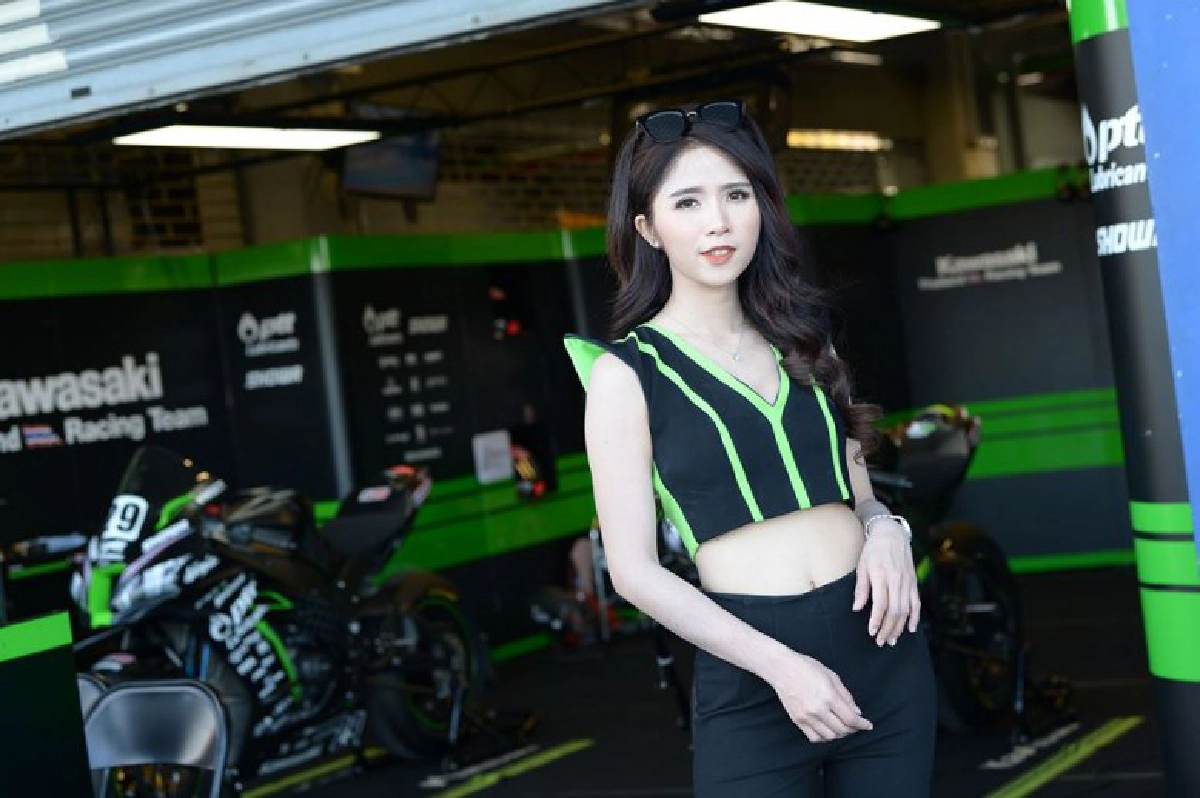เปิดภาพชุด 'แพ็ดด็อคเกิร์ล' ศึกเอเชีย โร้ด เรซซิ่ง