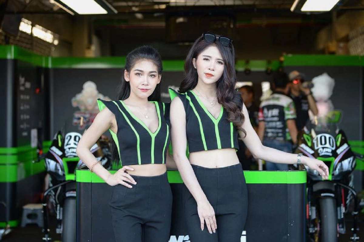 เปิดภาพชุด 'แพ็ดด็อคเกิร์ล' ศึกเอเชีย โร้ด เรซซิ่ง