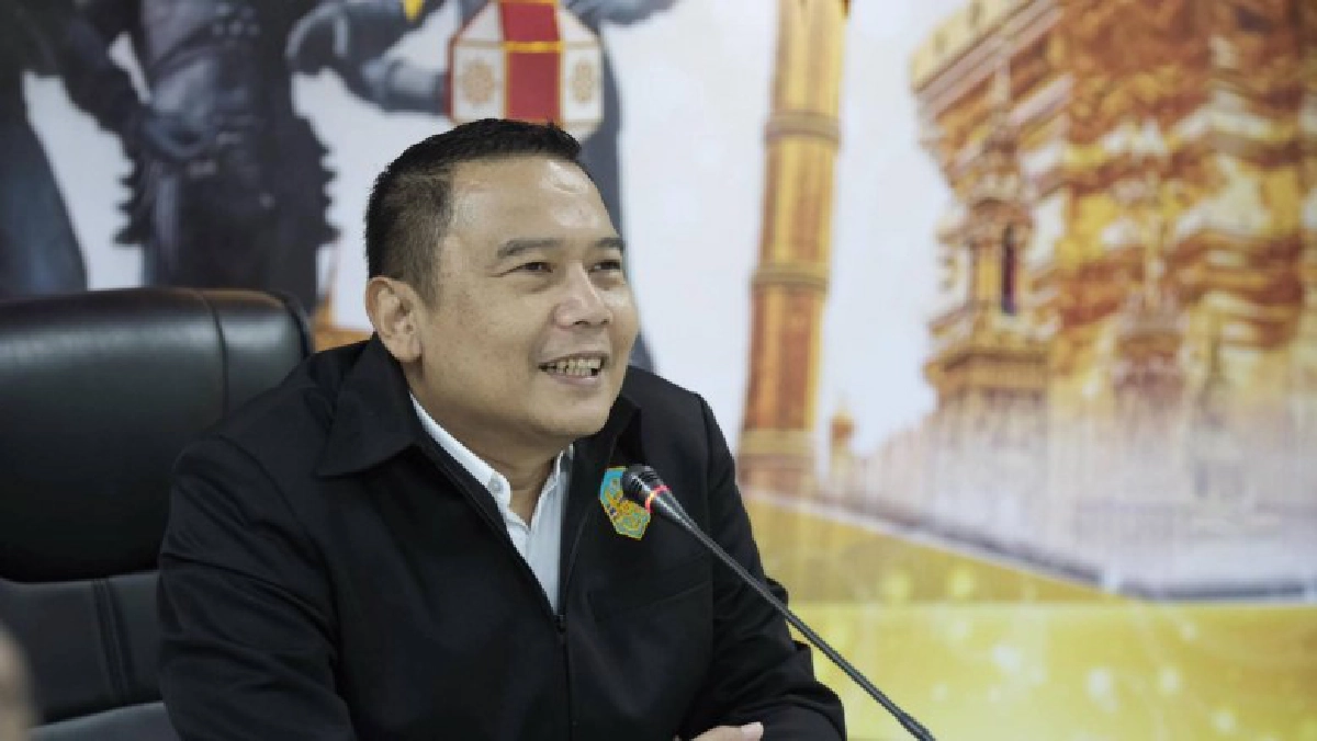 เตือนเกษตรกรหมั่นสำรวจแปลงรับมือแมลงดำหนามมะพร้าว