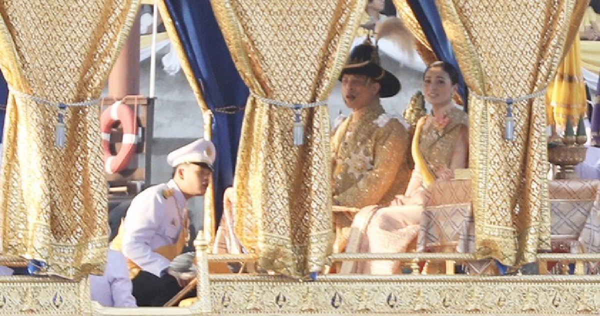 ในหลวงเสด็จฯเลียบพระนครทางชลมารค (ภาพชุด)