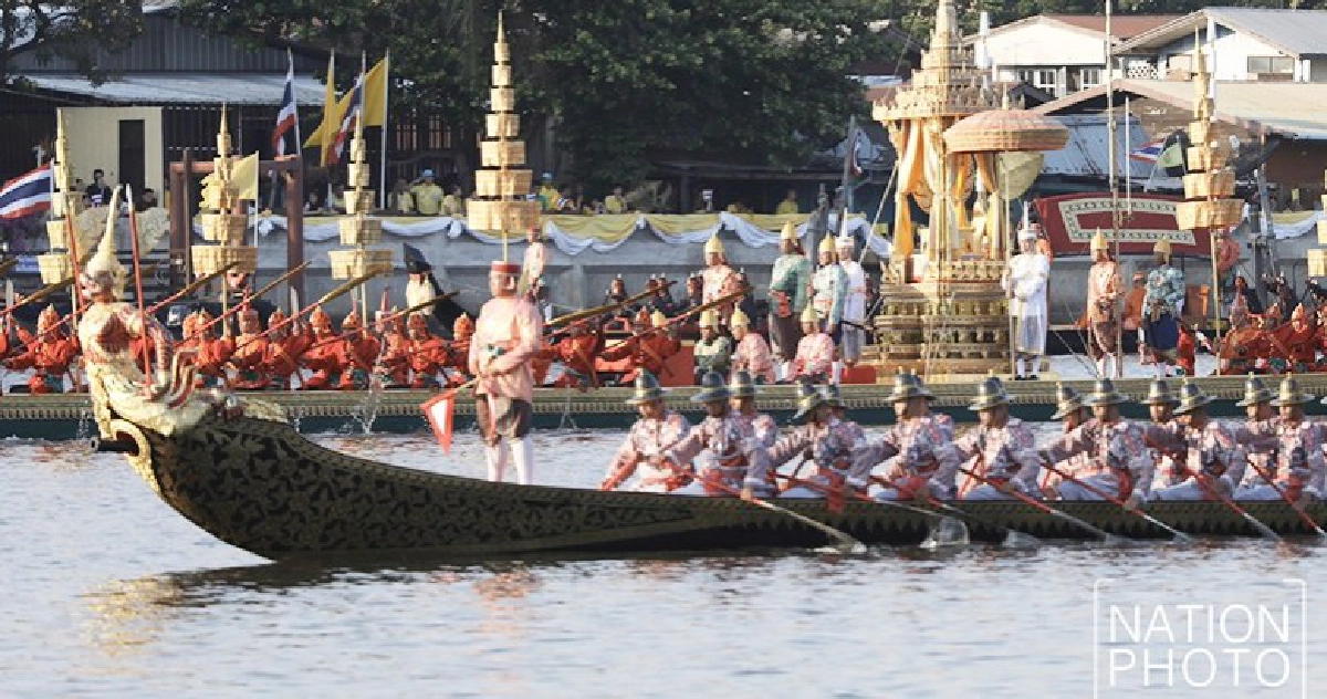 ในหลวงเสด็จฯเลียบพระนครทางชลมารค (ภาพชุด)
