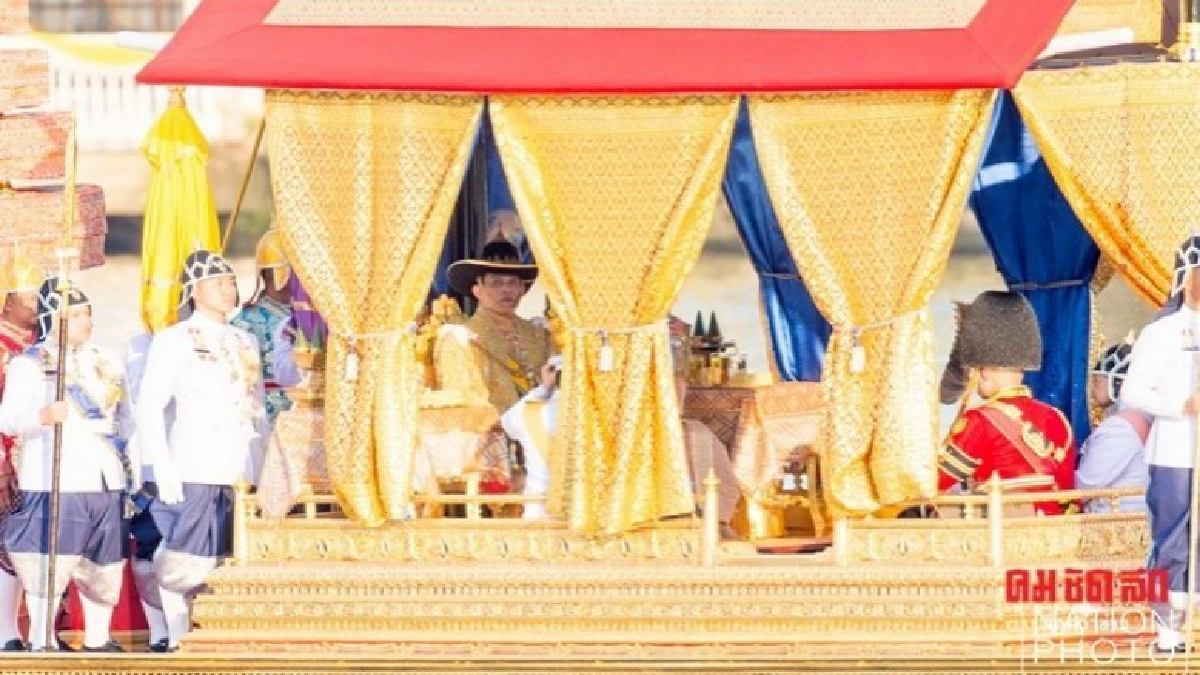 ในหลวงเสด็จฯเลียบพระนครทางชลมารค (ภาพชุด)