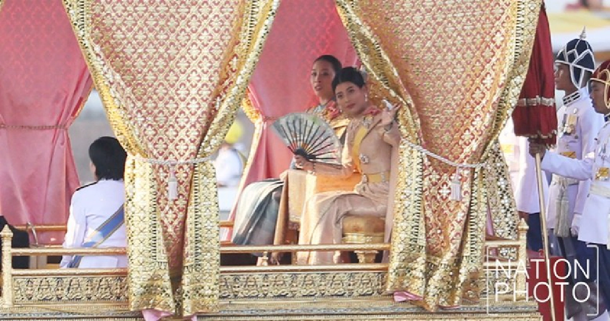 ในหลวงเสด็จฯเลียบพระนครทางชลมารค (ภาพชุด)