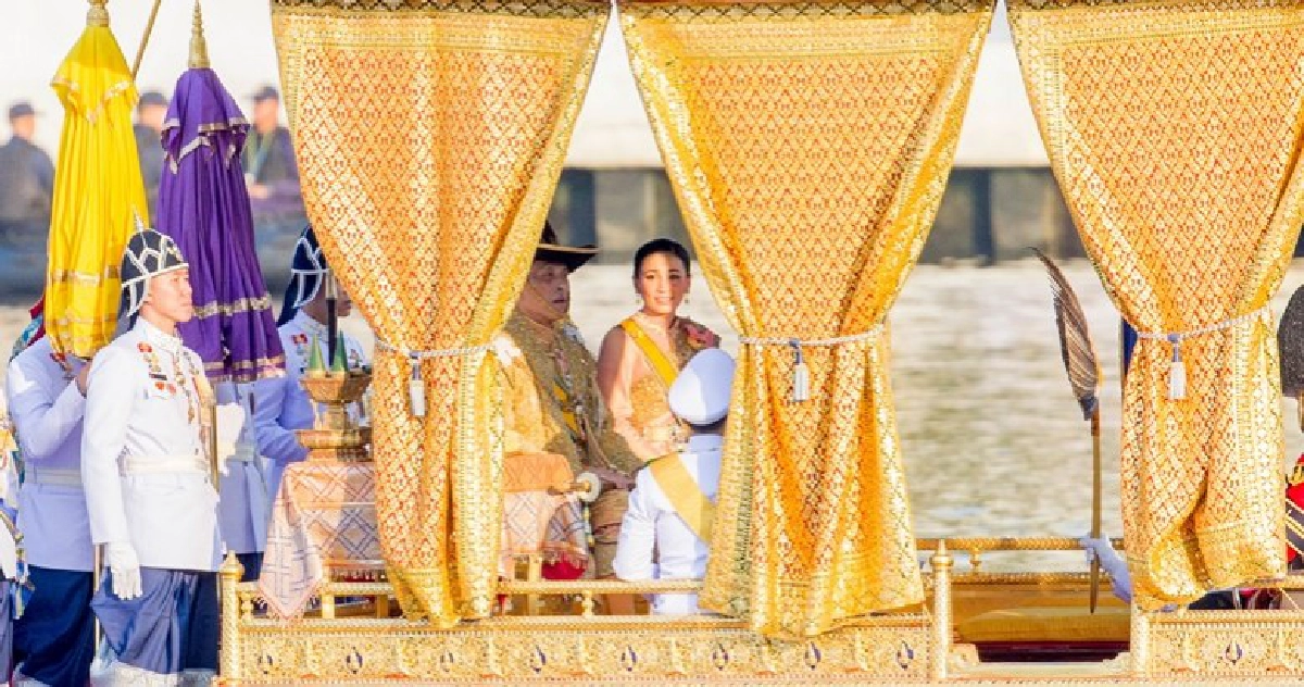 ในหลวงเสด็จฯเลียบพระนครทางชลมารค (ภาพชุด)