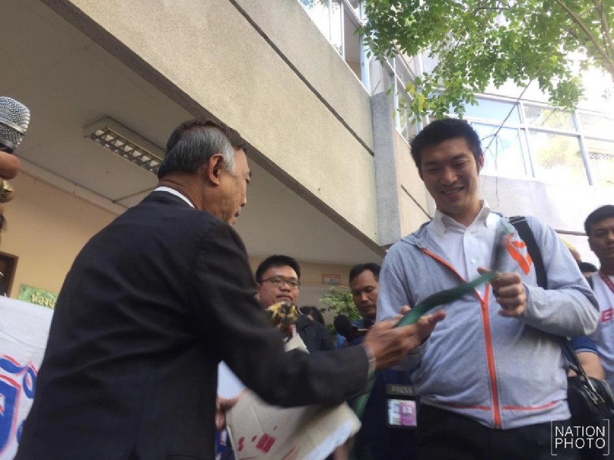 ธนาธร ยันปลุกม็อบเย็นนี้ ไม่ใช่เพื่ออนาคตใหม่