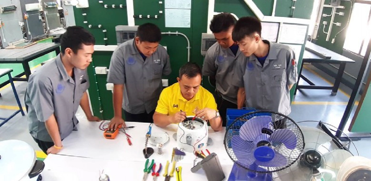 กพร.ส่งมอบ 2 สุข ให้ความรู้-ให้บริการ ช่วงเทศกาลปีใหม่ 