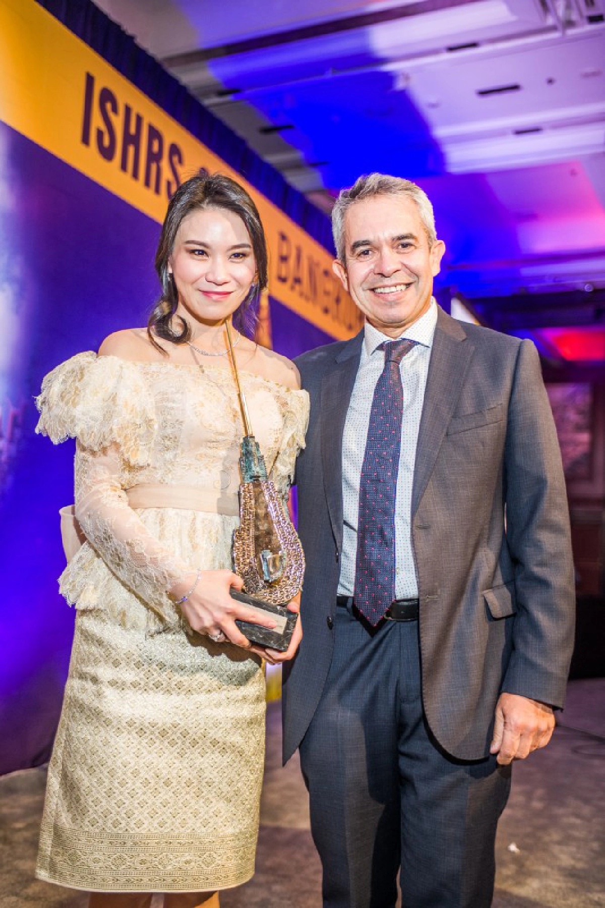  แพทย์หญิงคนแรก รับรางวัลวิจัยเส้นผมเวทีโลก