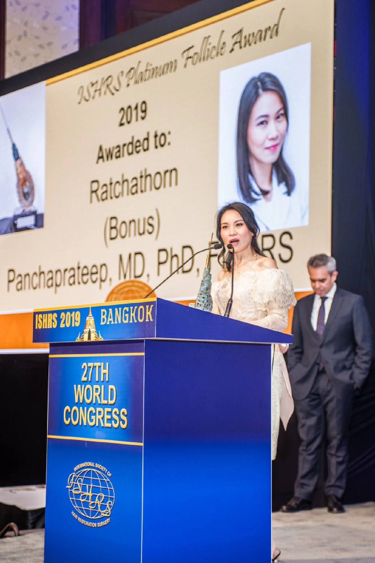  แพทย์หญิงคนแรก รับรางวัลวิจัยเส้นผมเวทีโลก