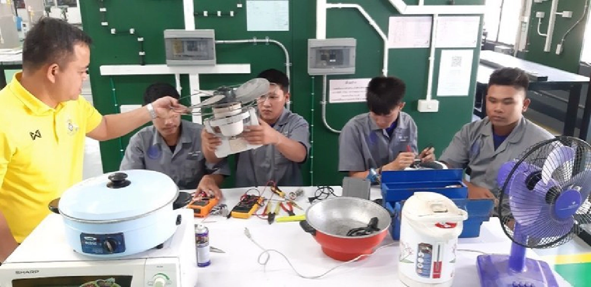 กพร.ส่งมอบ 2 สุข ให้ความรู้-ให้บริการ ช่วงเทศกาลปีใหม่ 