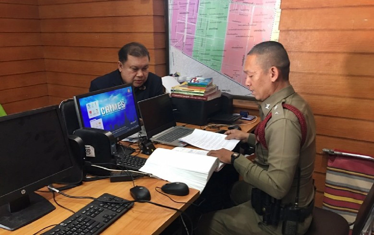 แจ้งจับ ธนาธร-แกนนำแฟลชม็อบ จัดชุมนุมสกายวอล์ก