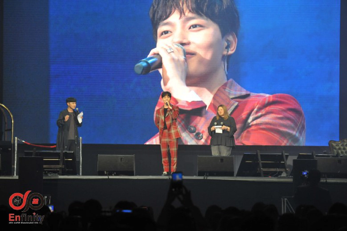 สาวไทยละลาย 'ยอจินกู' โปรยเสน่ห์งานแฟนมีต