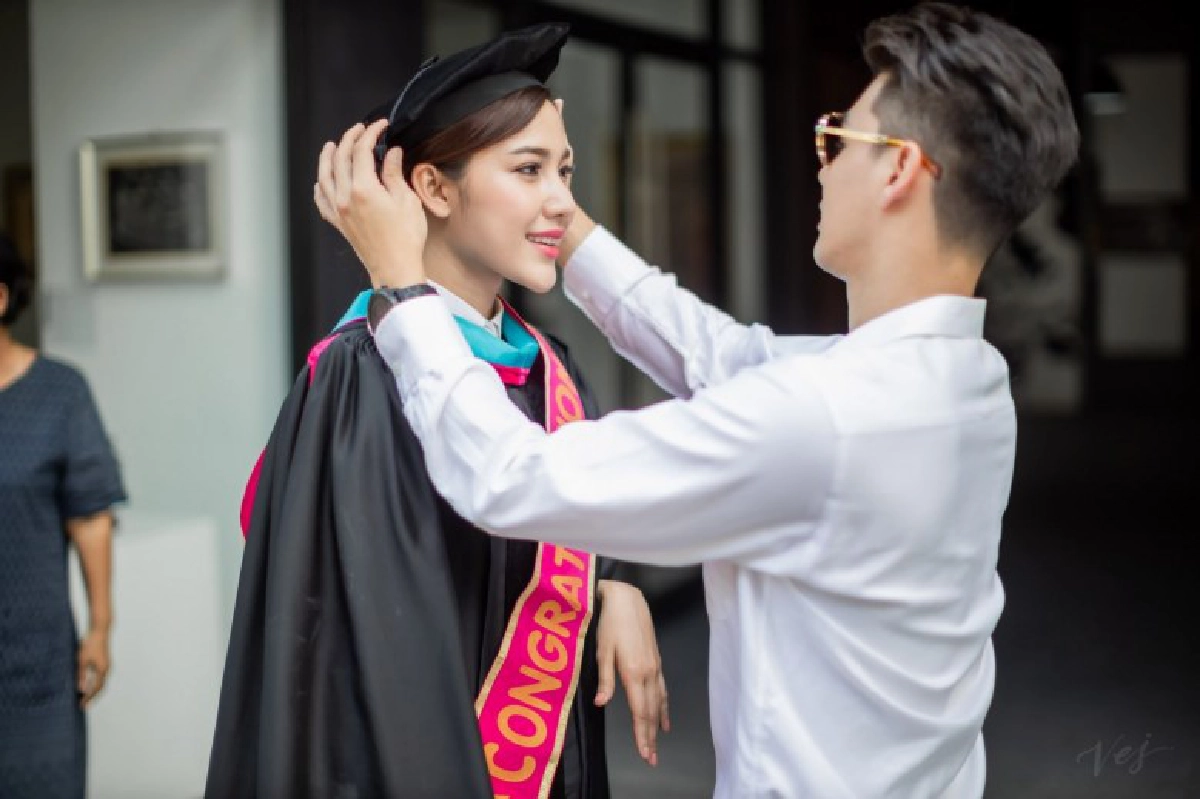 'เพ็ชร' ให้ดอกไม้ช่อโต 'มายด์' วันรับปริญญา