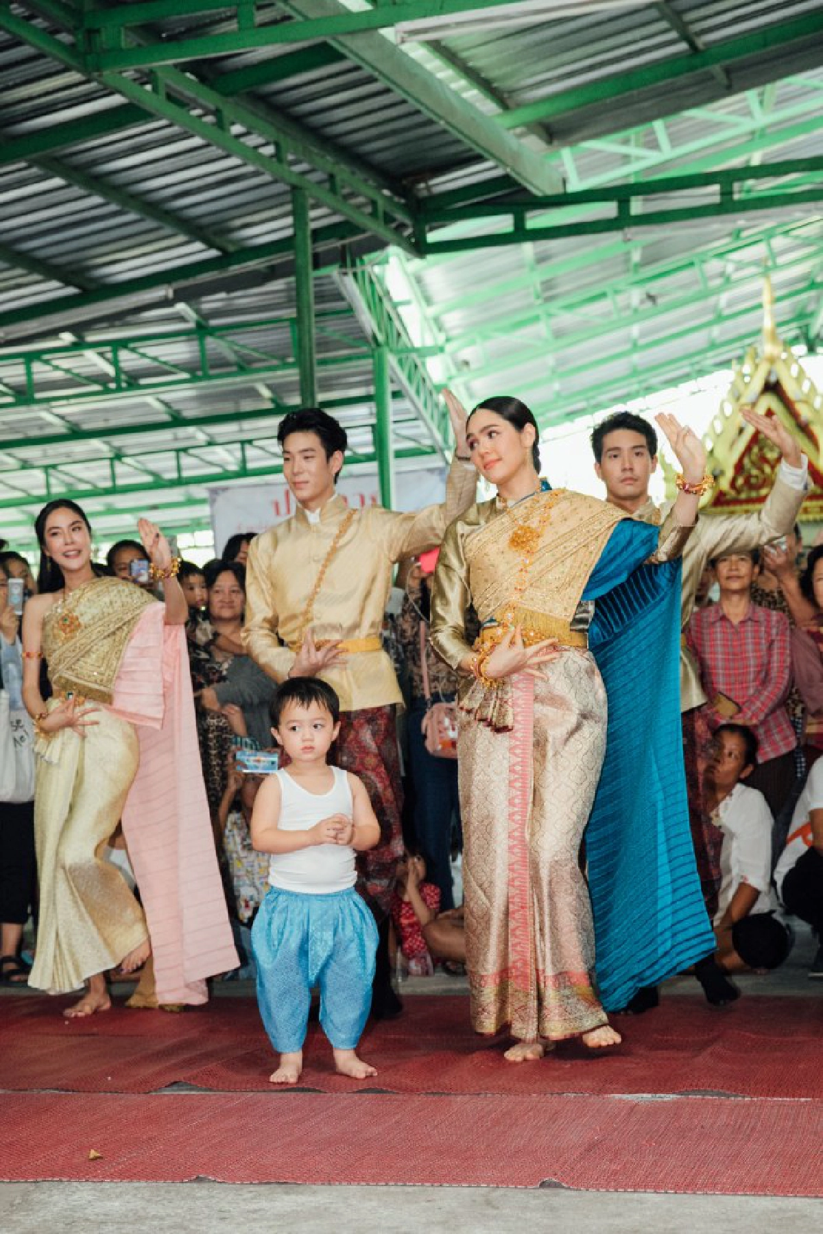 (คลิป) นักแสดง ภ. ตุ๊ดซี่ส์ & เดอะเฟค รำถวายย่านาค