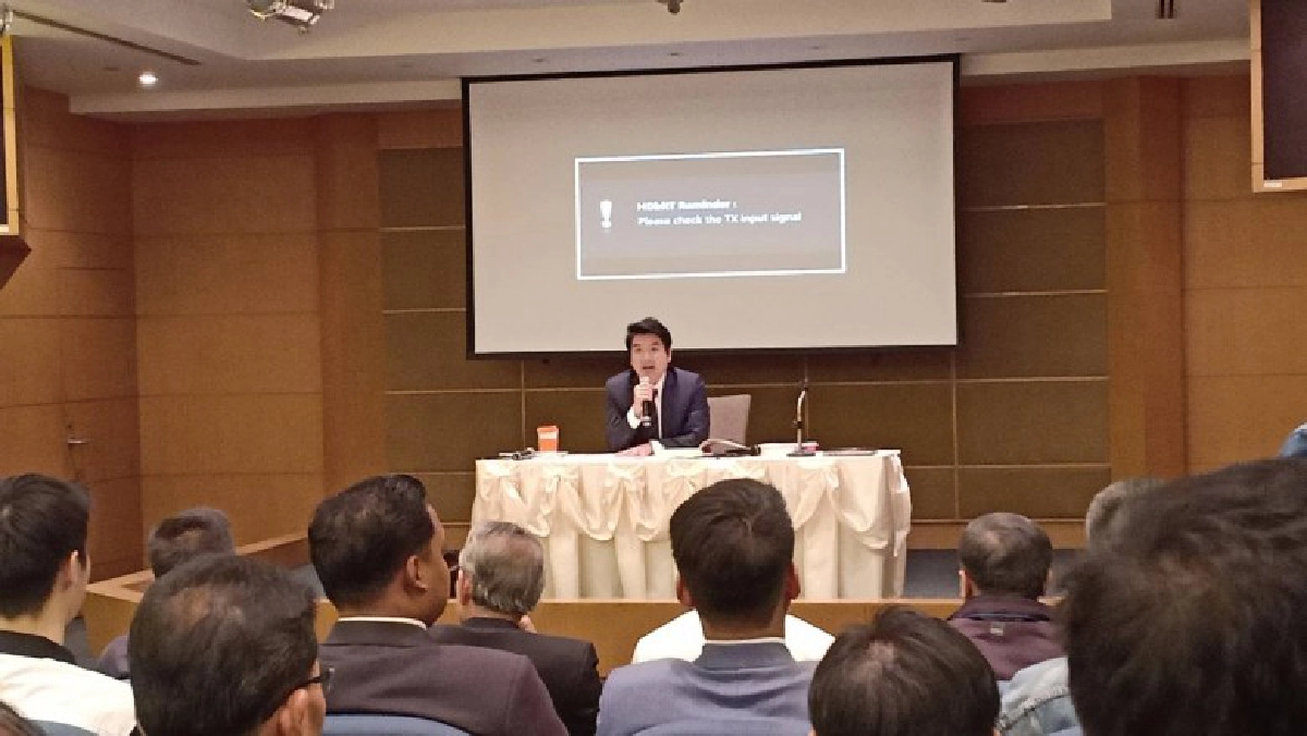 ที่ประชุมร่วม ส.ส.- กก.บห. อนค. เสียงเอกฉันท์ขับ 4 ส.ส.