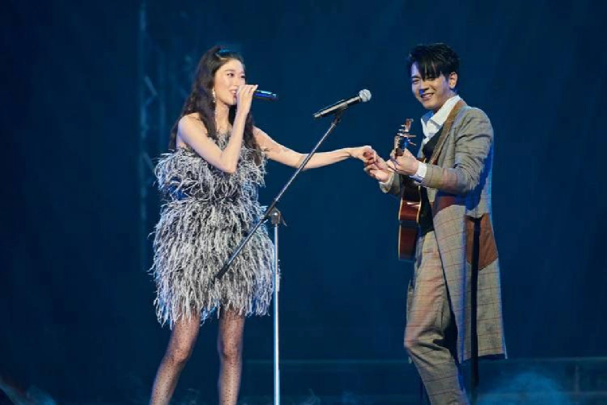 โทนี่ ลั่นอยากให้ แก้ว หอมบนเวทีคอนเสิร์ตจริง