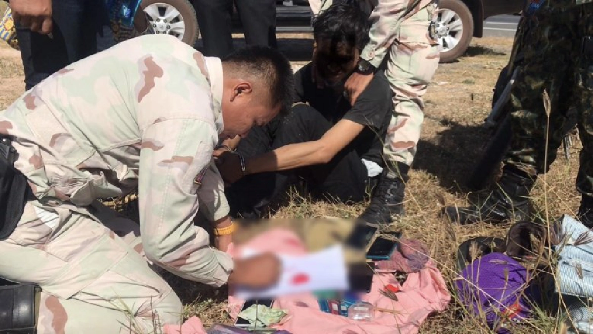 จับพ่อค้ายาบ้าพร้อมแฟน ดักหนูนาบังหน้าพร้อมขยายรวบเพื่อนบ้าน