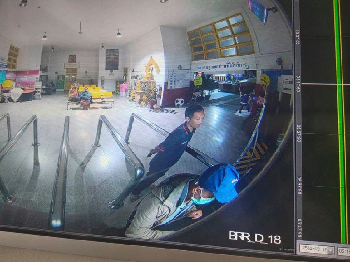 กล้องวงจรปิดจับภาพสมคิดขณะซื้อตั๋วที่สถานีรถไฟบุรีรัมย์ 