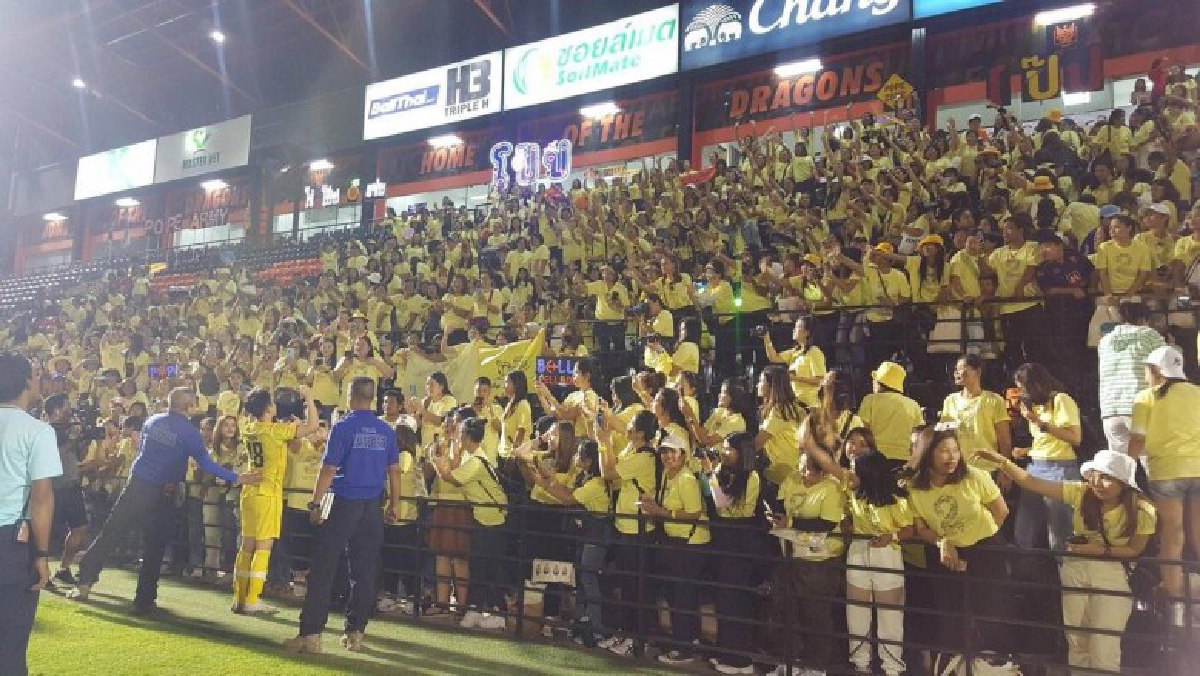'โป๊ป' ปลื้มแฟนคลับทำ LED เซอร์ไพรส์วันเกิด