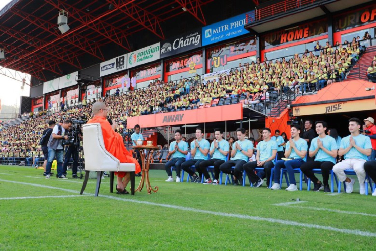 'โป๊ป' ปลื้มแฟนคลับทำ LED เซอร์ไพรส์วันเกิด