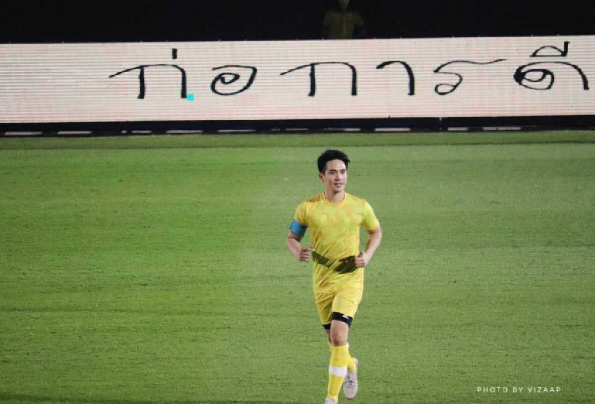 'โป๊ป' ปลื้มแฟนคลับทำ LED เซอร์ไพรส์วันเกิด